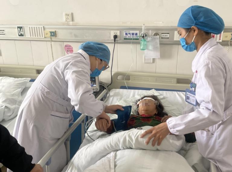 防疫第一线亮丽风景线,医护人员防疫最美背影