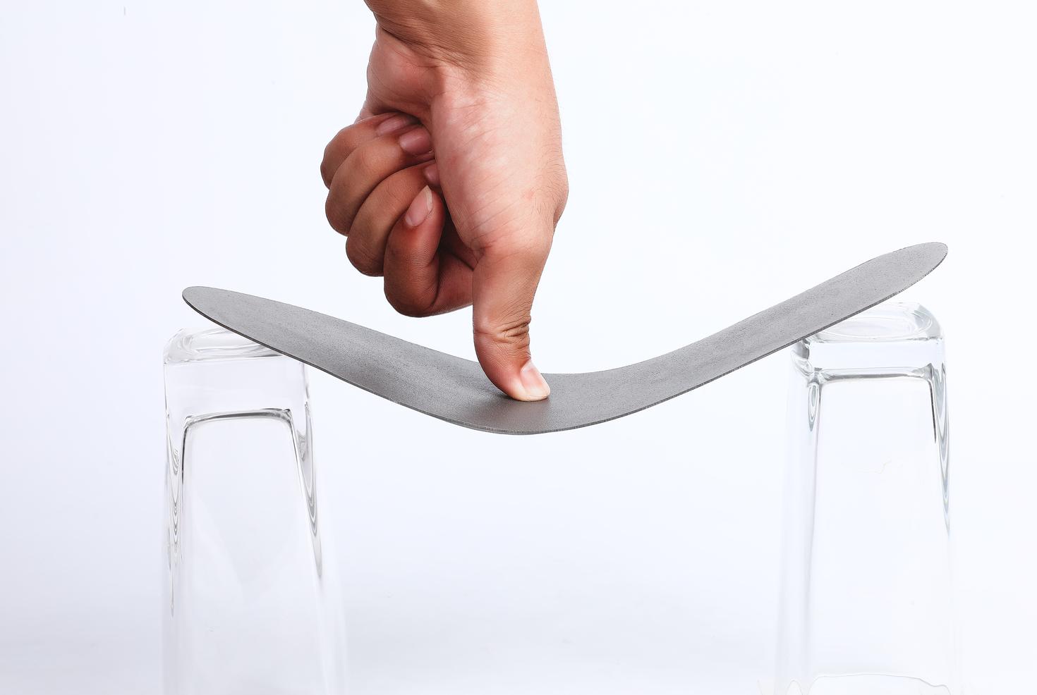 劳保鞋太硬穿着累怎么办,劳保鞋太硬太挤脚怎么办