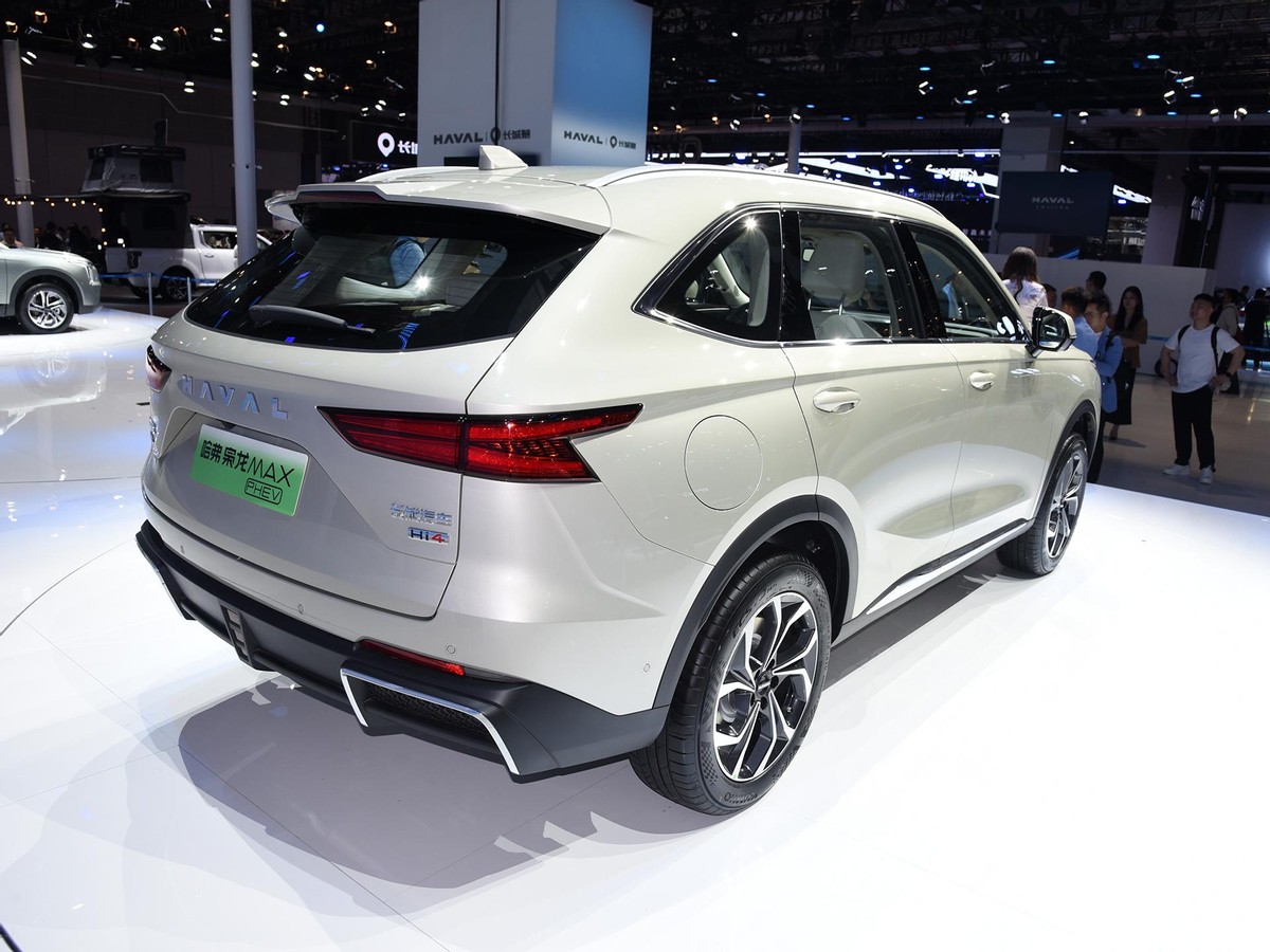 哈弗枭龙max空间宽敞智能配置丰富,哈弗枭龙max4驱