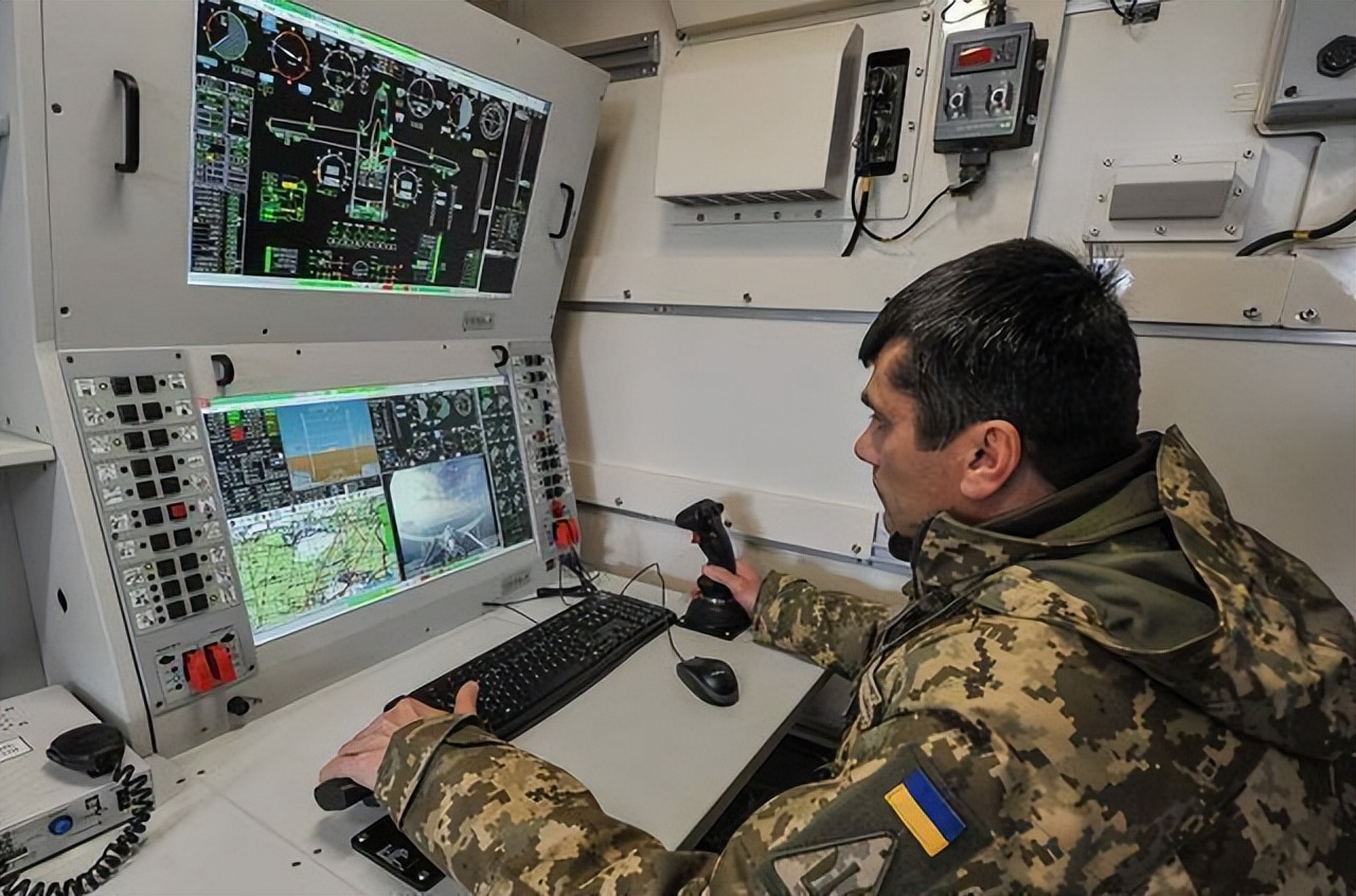 直接替乌军操作无人机?土耳其定期军援乌克兰,埃尔多安刀子飞快