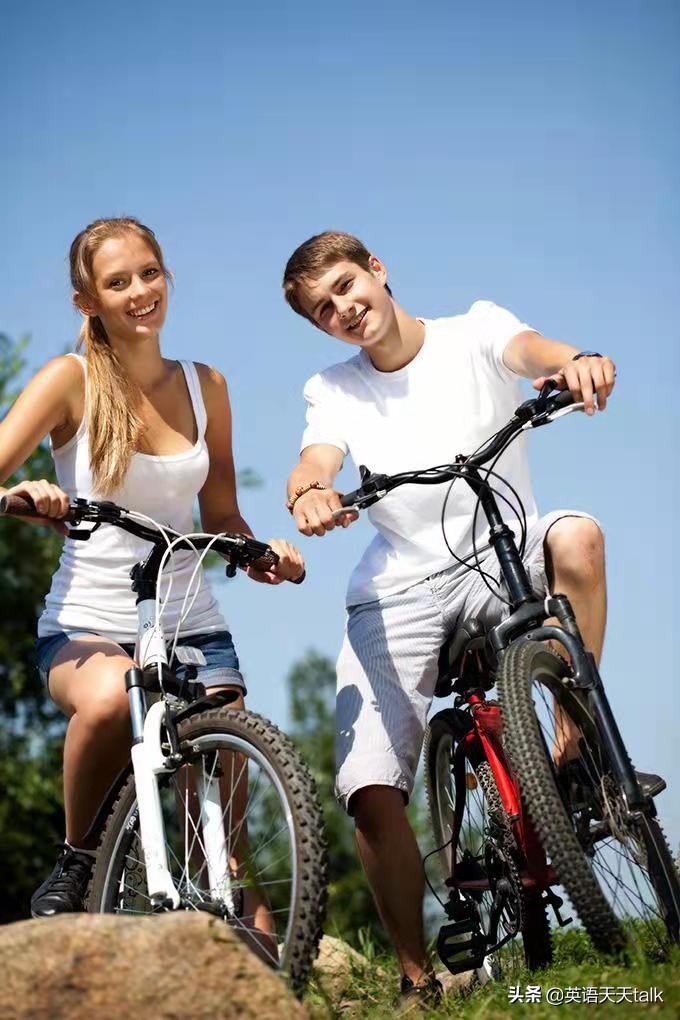 老外说的“两个人”，英语要说“2people”还是“2persons”?