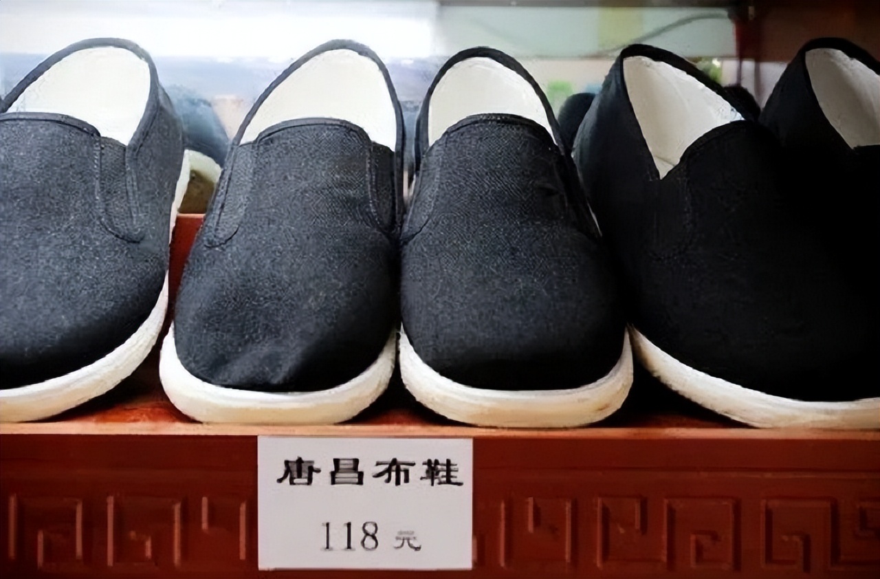 *小平邓**为什么说：这是家乡人给我穿的“小鞋”