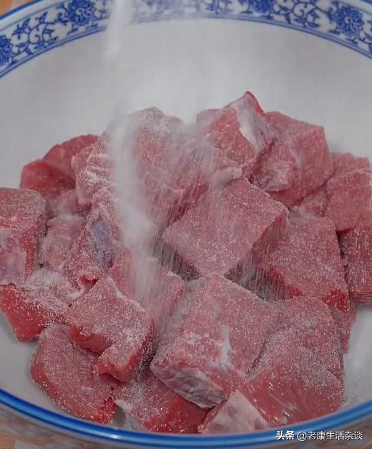 萝卜炖牛肉怎么做才软烂,萝卜炖牛肉软烂无比的秘诀