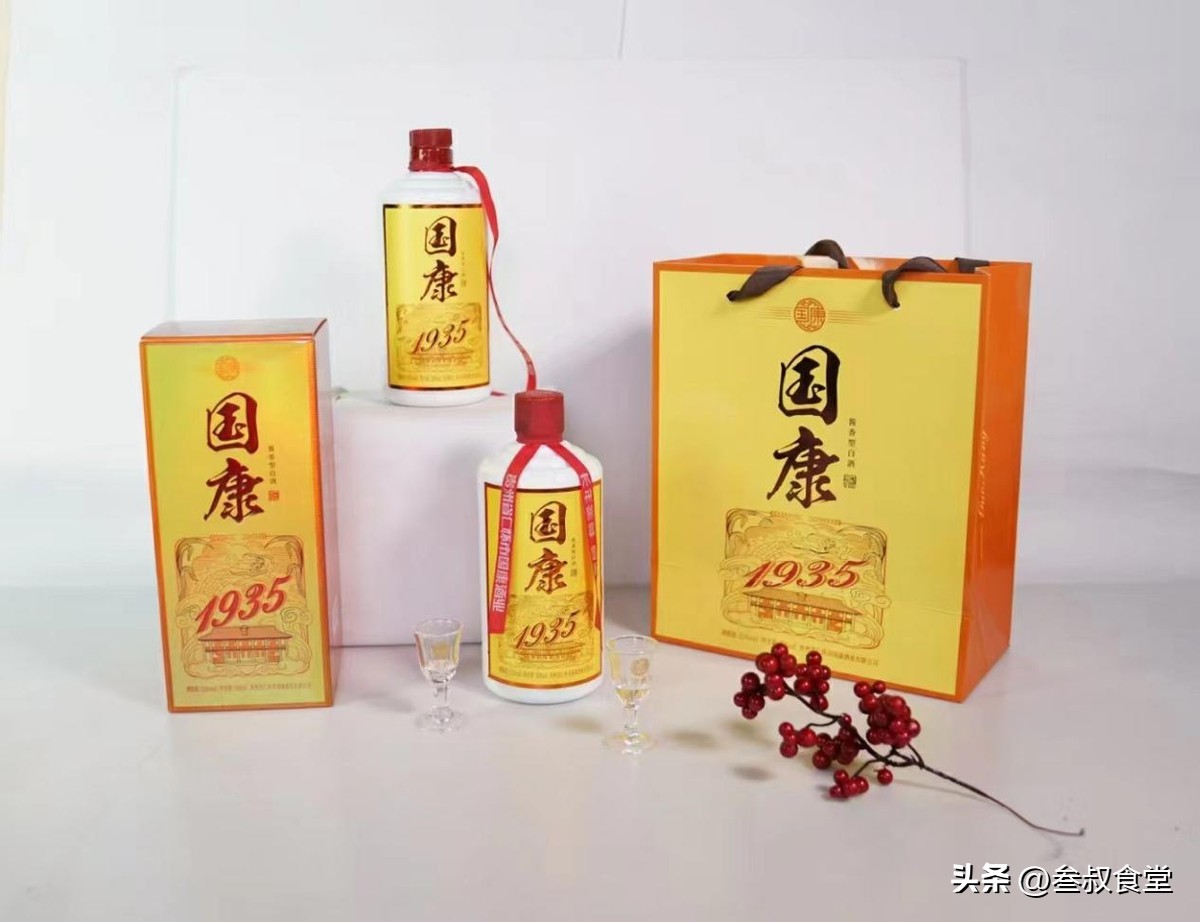 酒桌敬酒从左边开始还是右边,酒桌倒酒礼仪讲究