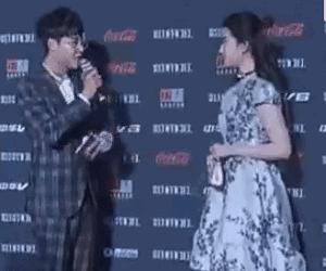 明星红毯假摔事件,明星红毯假摔倒抢镜