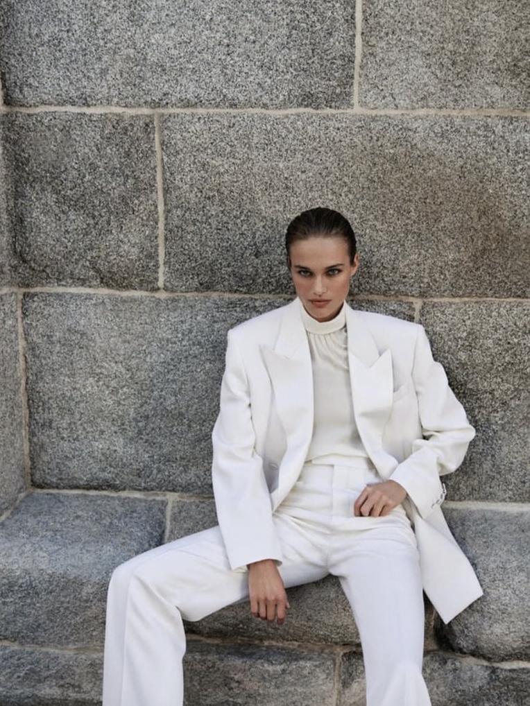 白色西装怎么穿出很飒的感觉,秋冬款米白西装怎么搭配高级感