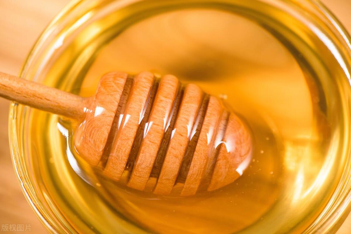 吃什么能快速解酒？蜂蜜、浓茶都没用，真正有效的方法是这3个