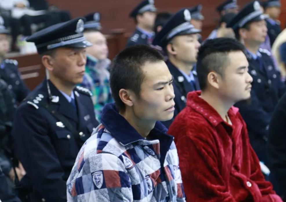 共犯的处罚根据共犯独立性,比较共犯从属理论和共犯独立理论