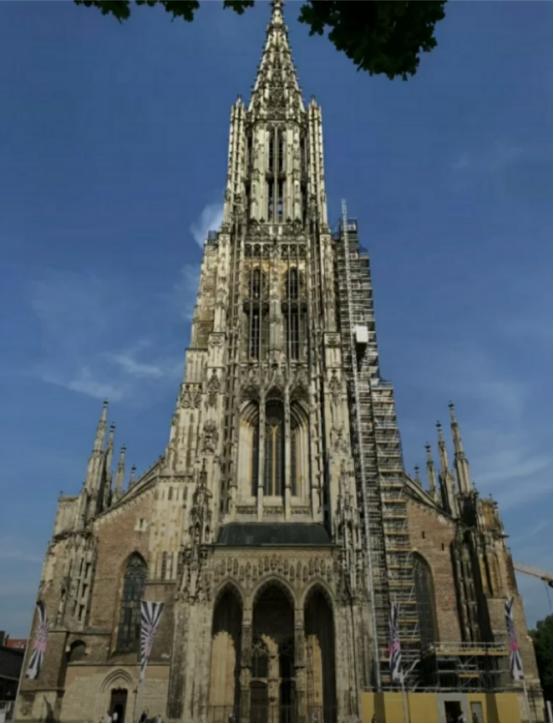 我是尖的，戳破天的那种！——哥特风格