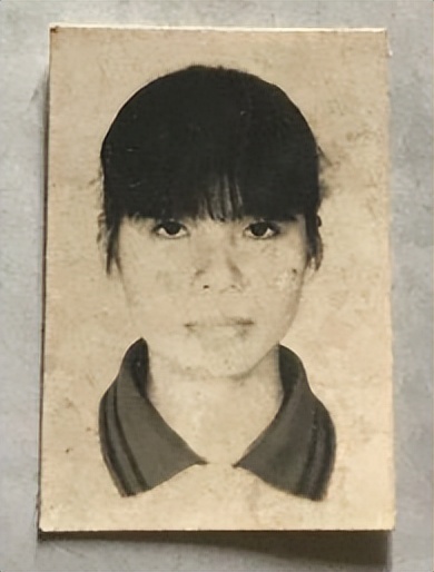 1991年黑白半寸照：都是漂亮美少女，纯朴自然很美丽