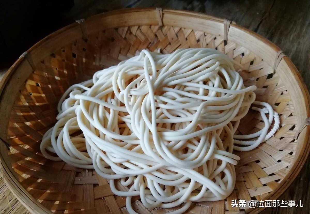 今天才知道，海蜇皮，鸭血都加了“魔芋胶”，看完再决定买不买