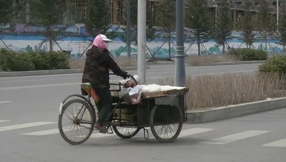 冬天摆摊烤玉米能赚多少钱 (烤玉米一年收入多少钱)