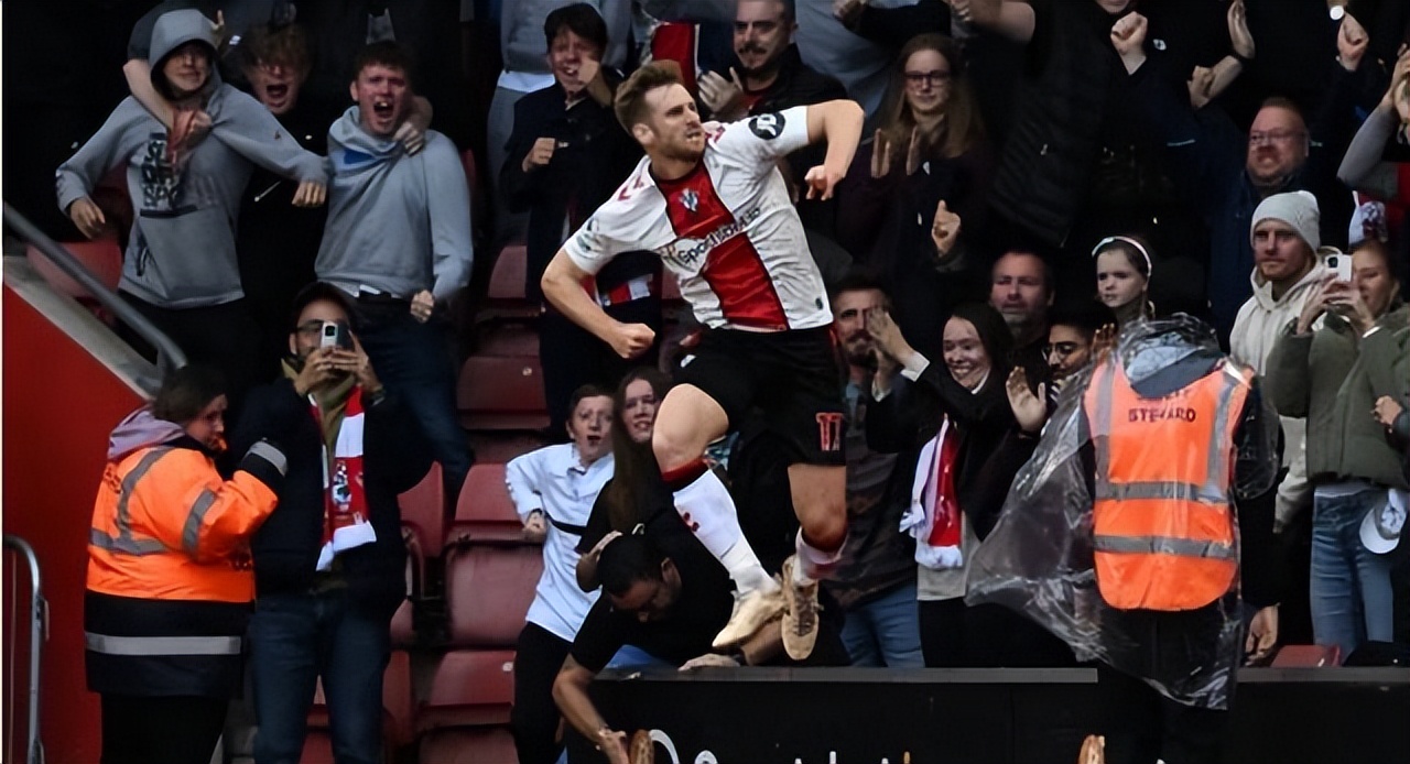 亚洲最强左后卫富安健洋,富安健洋目前效力于哪支球队