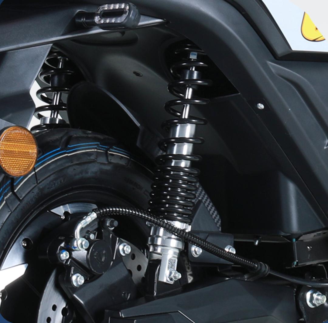 台铃推出极速电摩，搭载SE-20V大动力电机，时速超过70码，续航远