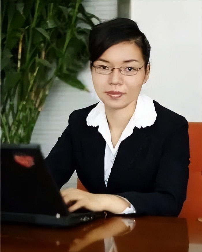 她18岁考入北大24岁去世,她19岁辍学还债