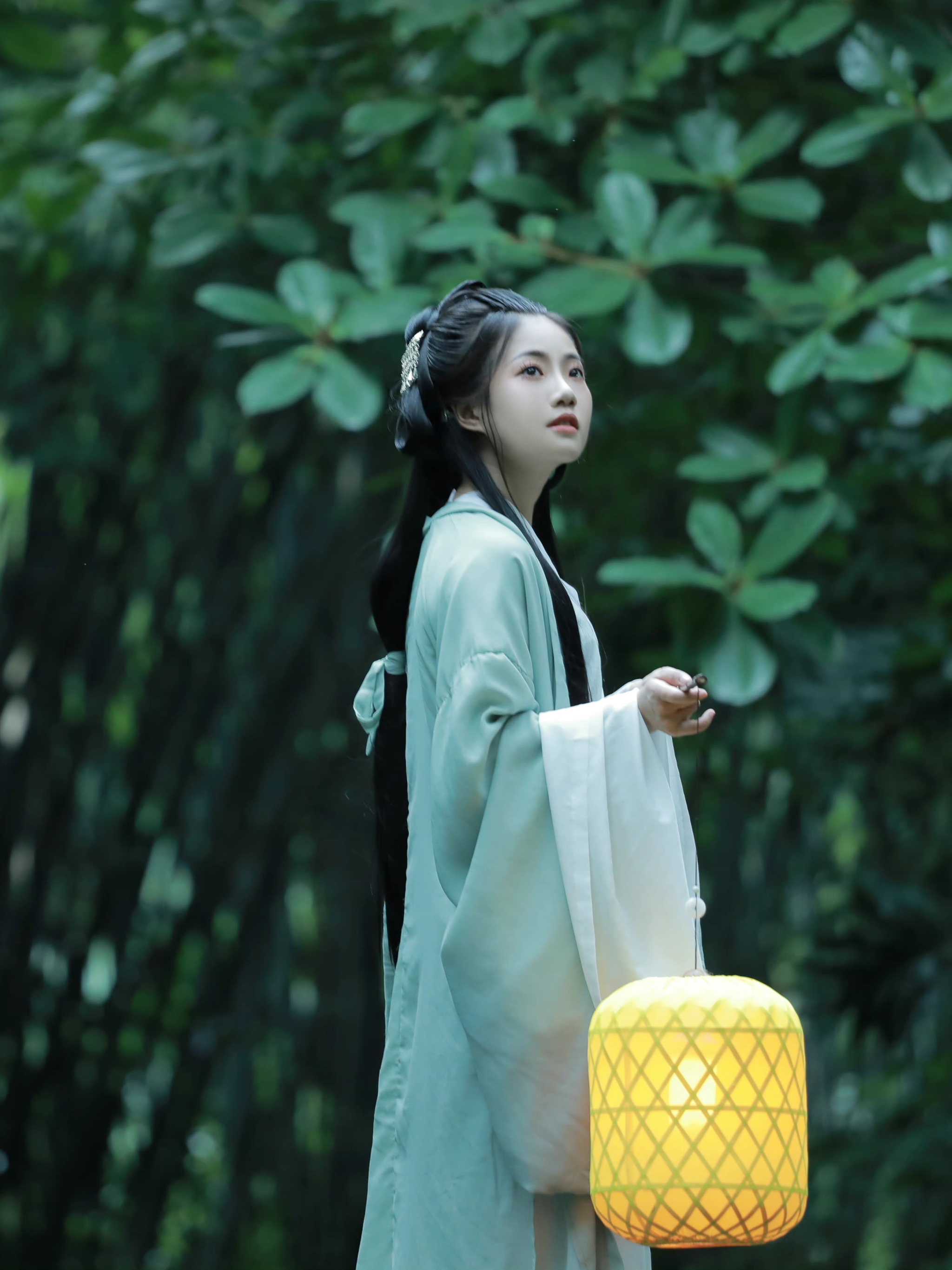 一眼望去相思意，眉间心上都是你