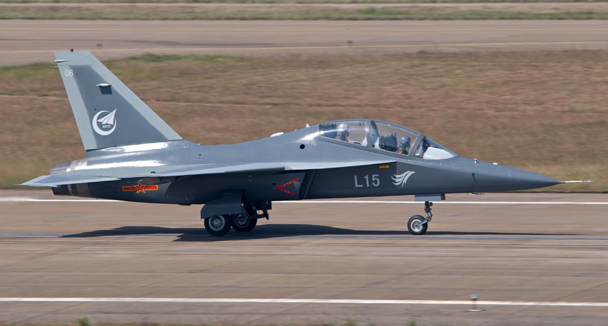 l-15战机,两架教练机l-15迪拜航展