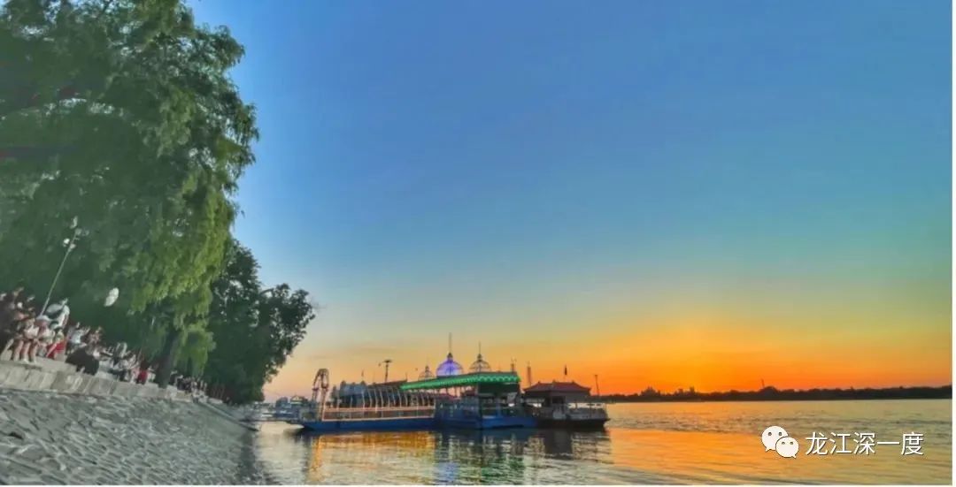 夜幕下哈尔滨美丽的松花江畔,夜幕下的哈尔滨松花江