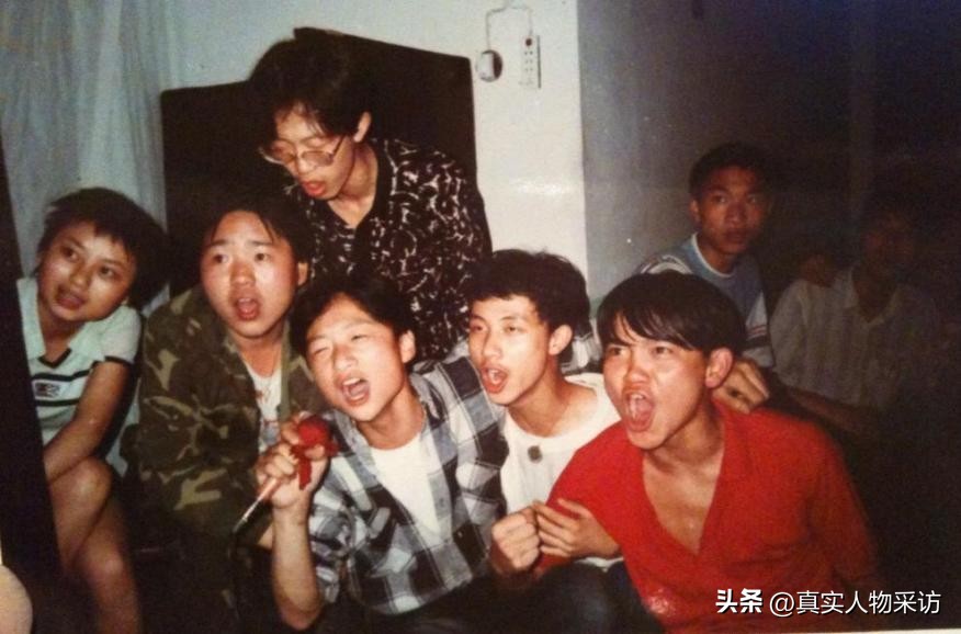 我，专业摄影14年，为几百对新人拍照上万张，档期在半年之后