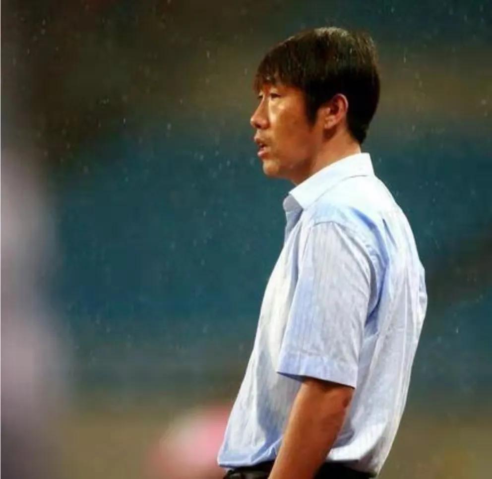 如果李铁出来了还能当教练吗,高洪波讨论李铁