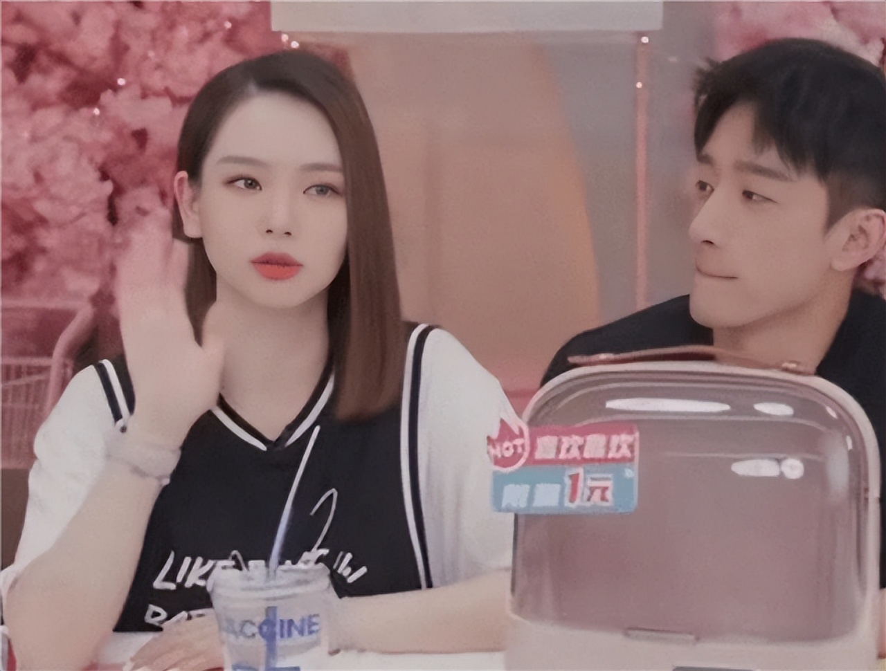 戚薇直播带货大牌是真的假的 (戚薇回应直播间售假争议已报警)