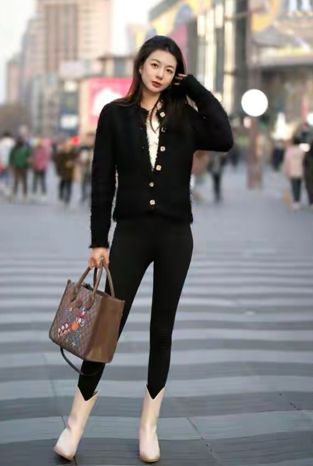 现在中年女人最流行穿法,女人到了30岁别乱穿衣