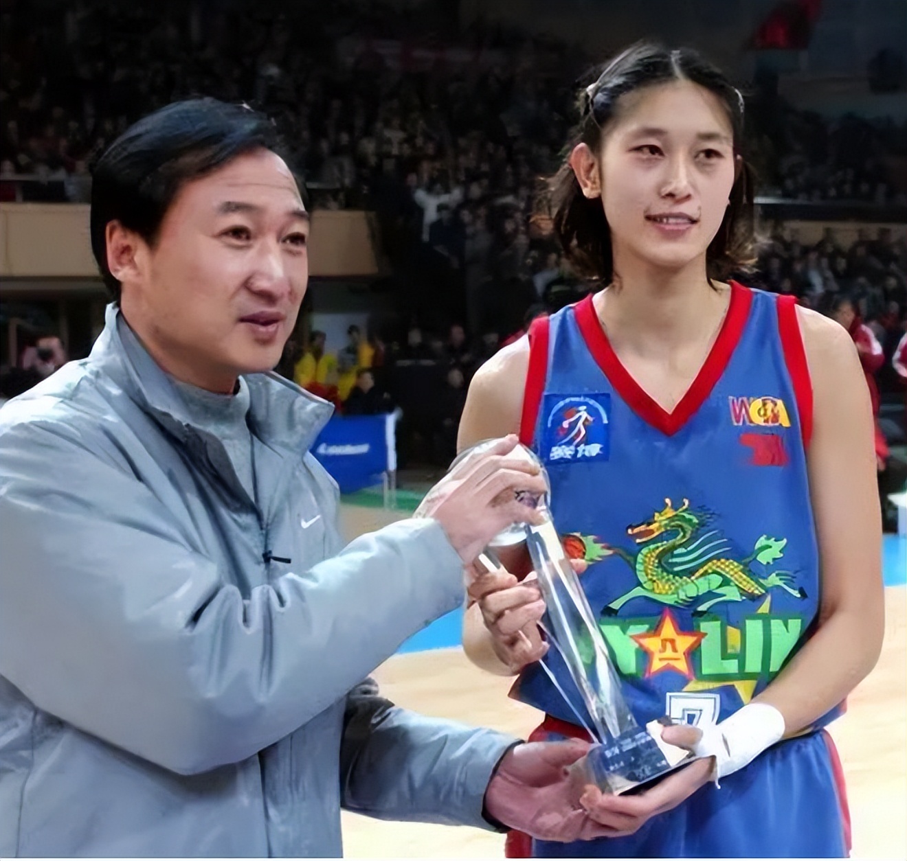 中国女篮王思雨照片好看一点的,徐杰和张茹王思雨身高啥关系