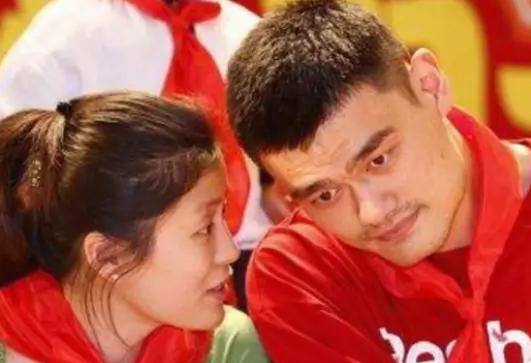 篮球巨星姚明现在的年龄有多大了,姚明为什么退役六年才入选名人堂