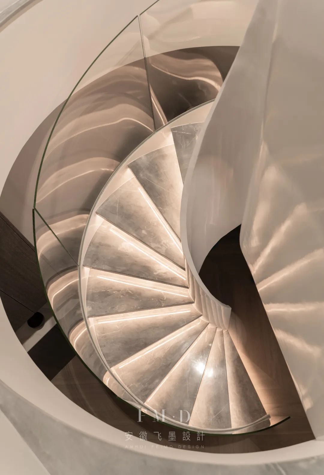 2020最火旋转楼梯装修大户型,跃层旋转楼梯装修效果图