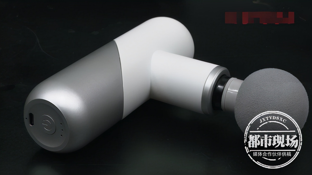 用筋膜枪按摩眼眶？！男子眼睛鼓得像气球，视力只剩四分之一