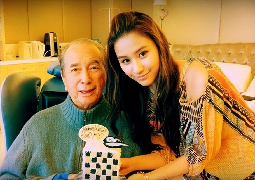 赌王何超莲吴克群视频,吴克群何超莲差几岁