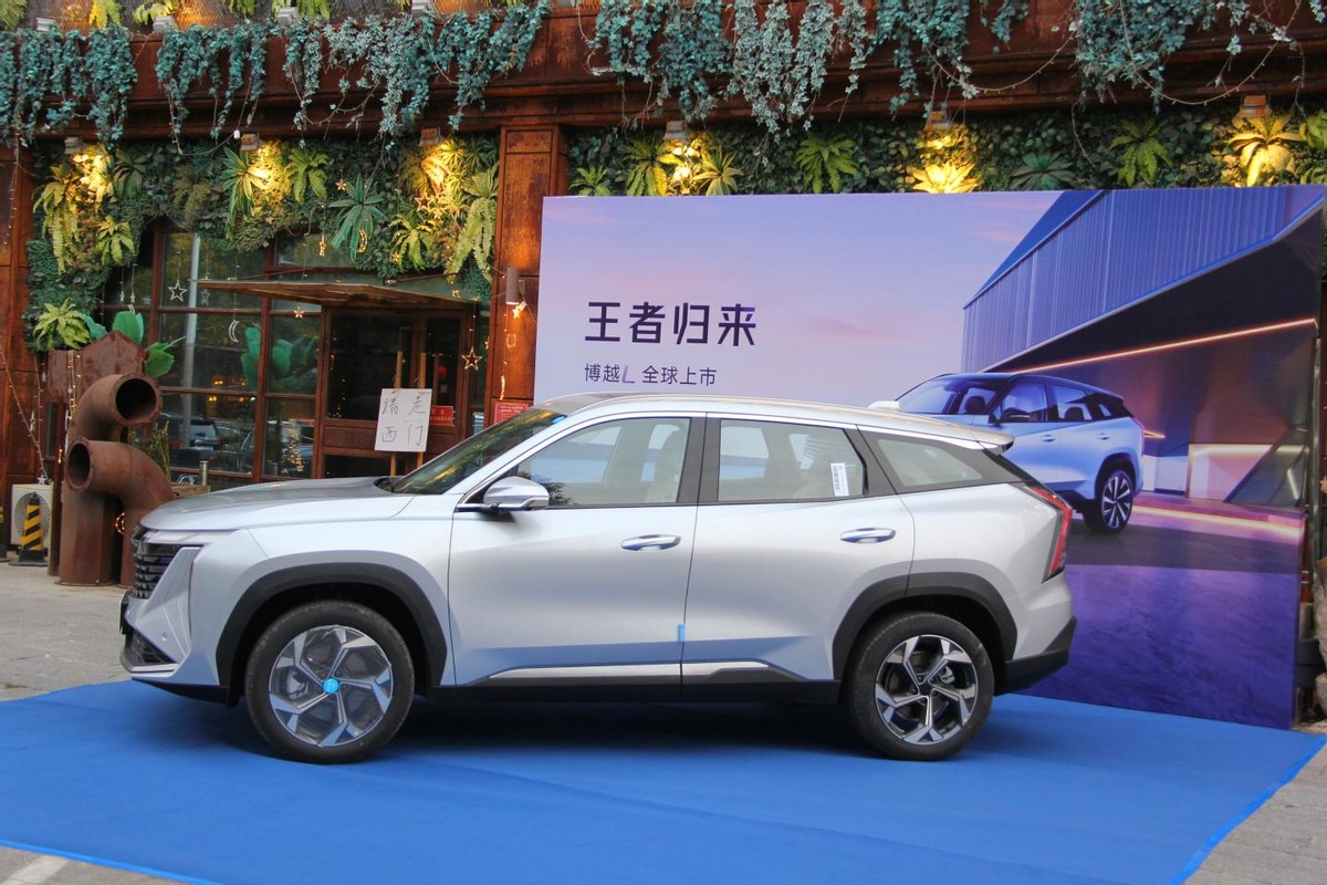 吉利博越l旗舰版详细测评,吉利博越入门版