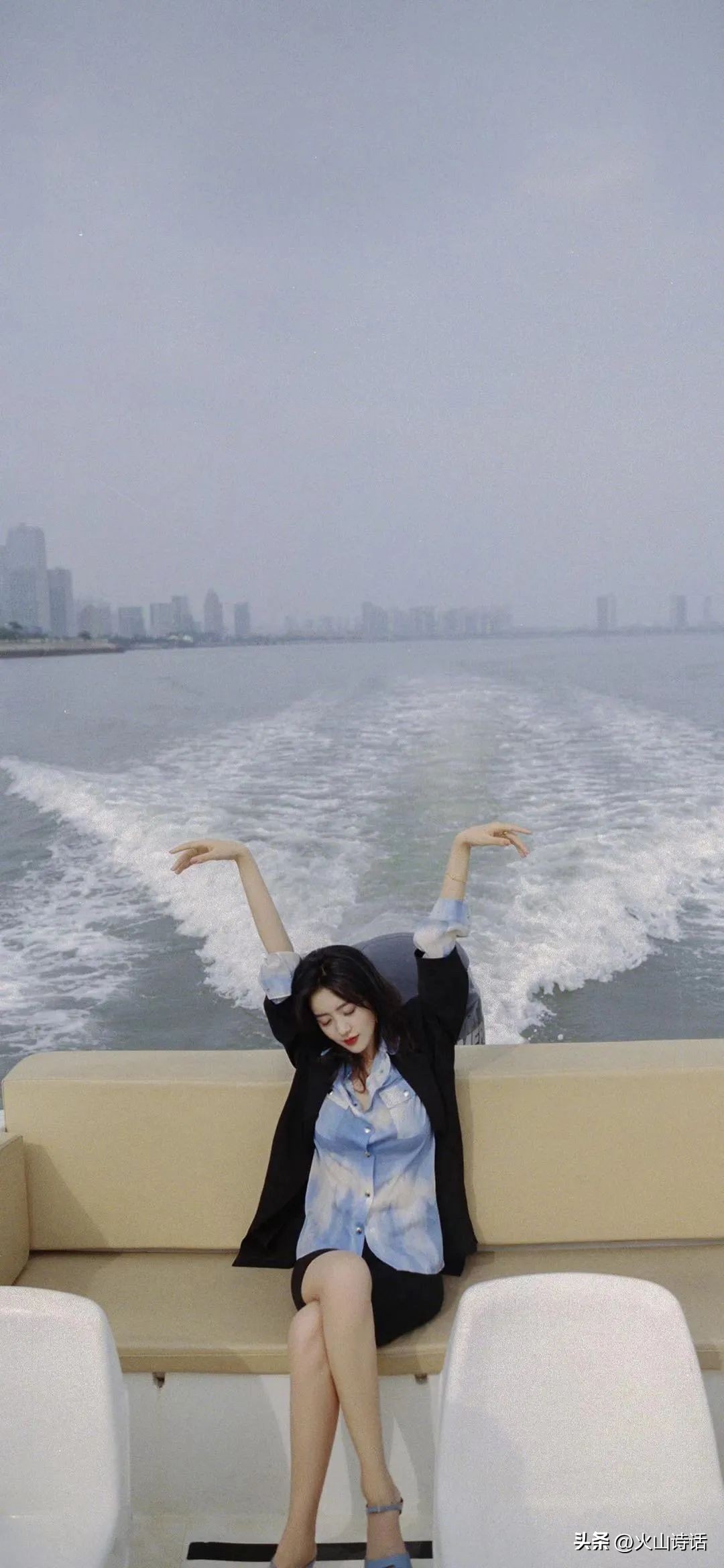 王梓薇：95后小花中的一颗新星，写真很甜很甜啊，太爱了！