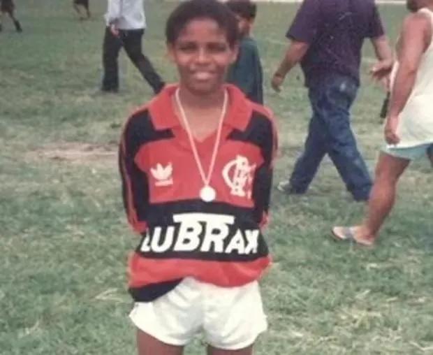 阿德里亚诺为什么叫梅阿查国王,足坛十大神锋阿德里亚诺