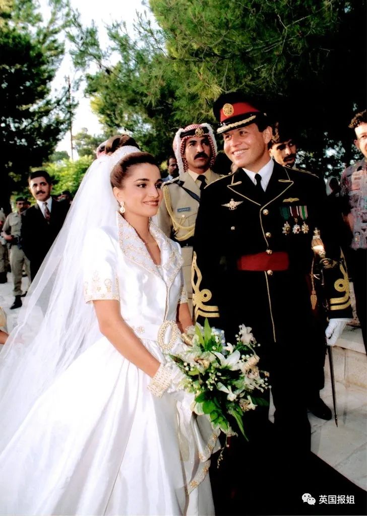 凯特王妃高级造型,凯特王妃穿蓝色格子英伦风