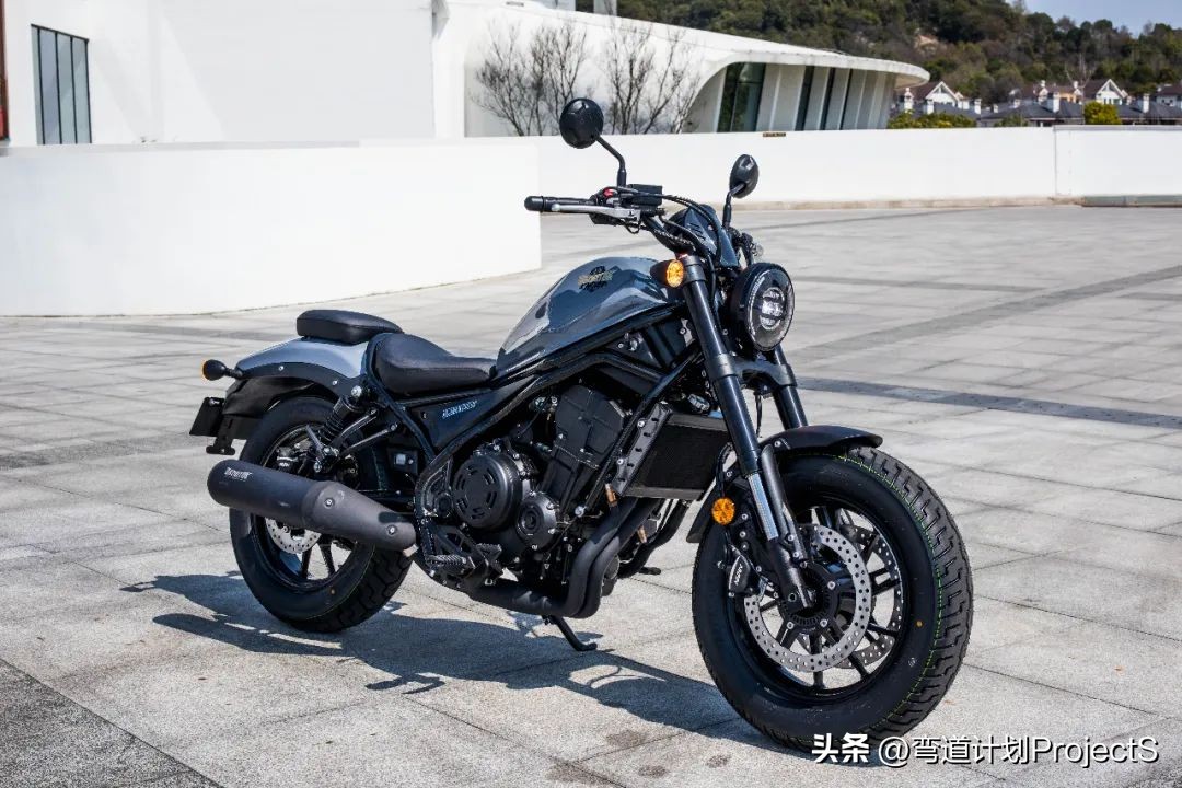 28990元起,更加接近原著,黑武士CM550上市