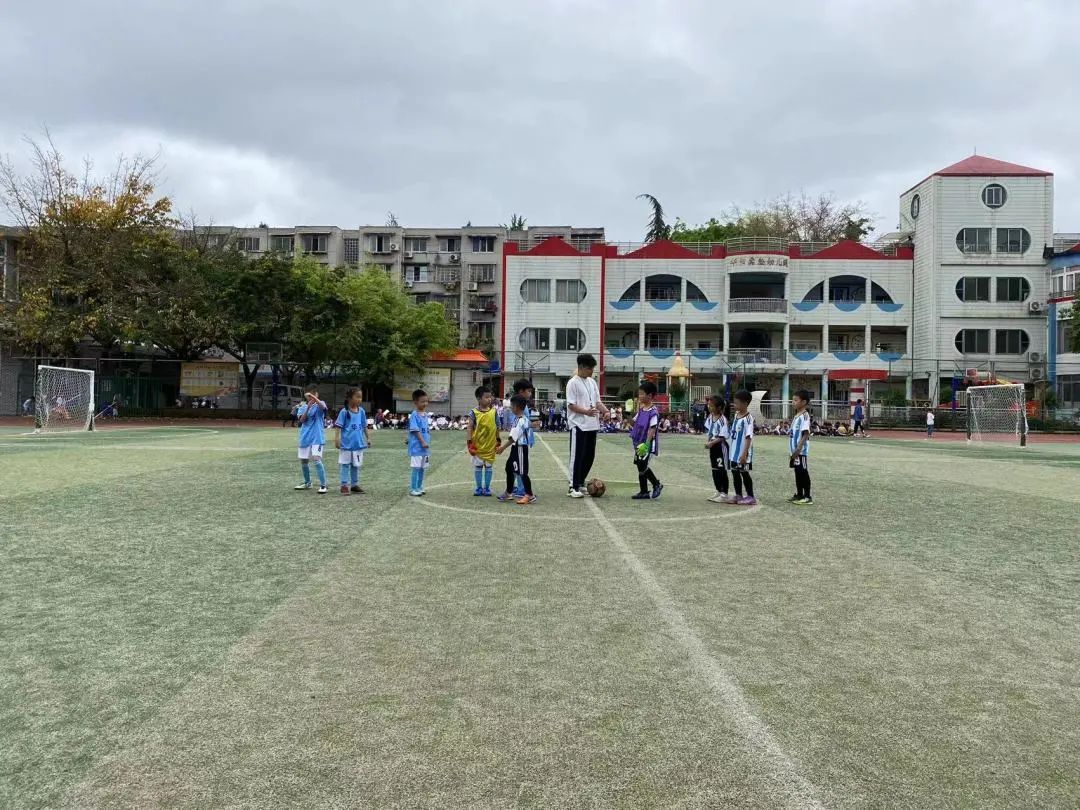 足球比赛华阳实验小学,句容华阳实验小学足球场