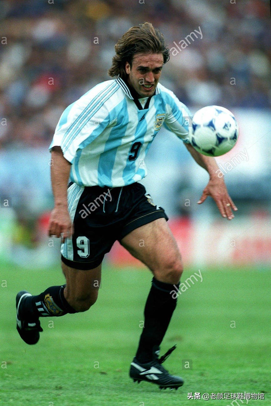 世界第二大球鞋生产商，王牌设计师被挖走后，仅用四年彻底沦落