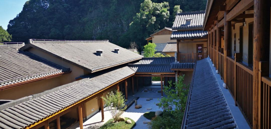 石台聚龙牯牛降酒店品牌定位,牯牛降聚龙大酒店野奢大床房