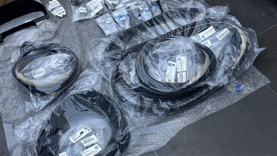 03年丰田霸道全车翻新多少钱,2004款丰田霸道拆车视频