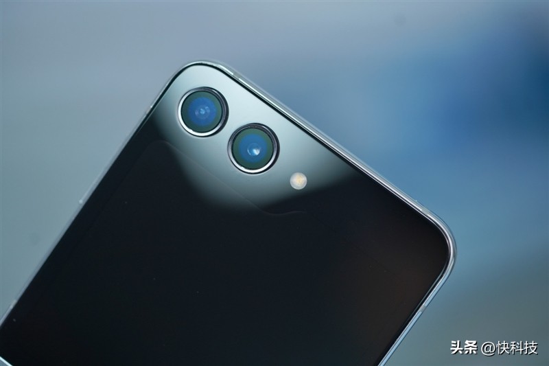 三星galaxyzflip防水测试,三星折叠手机zflip5防水吗