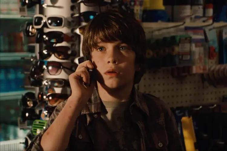 寻求集体认同的救助者，是生与死的过渡性标准，连通众人伦理情感