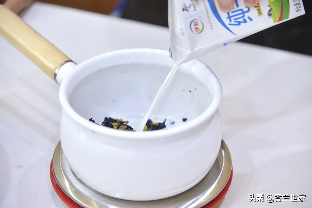 香兰蛋糕教学视频,乌龙蜜桃千层蛋糕教程