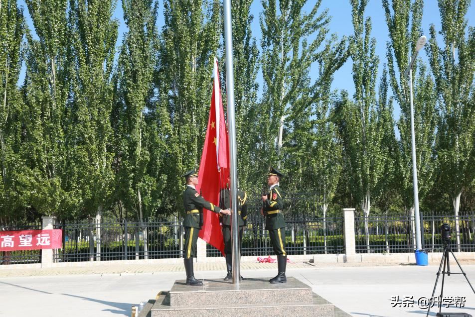 银川能源学院2020级新生军训男,宁夏银川能源学院军训