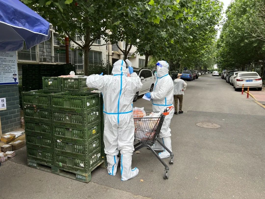 东升镇封管控小区里，暖心一幕幕——