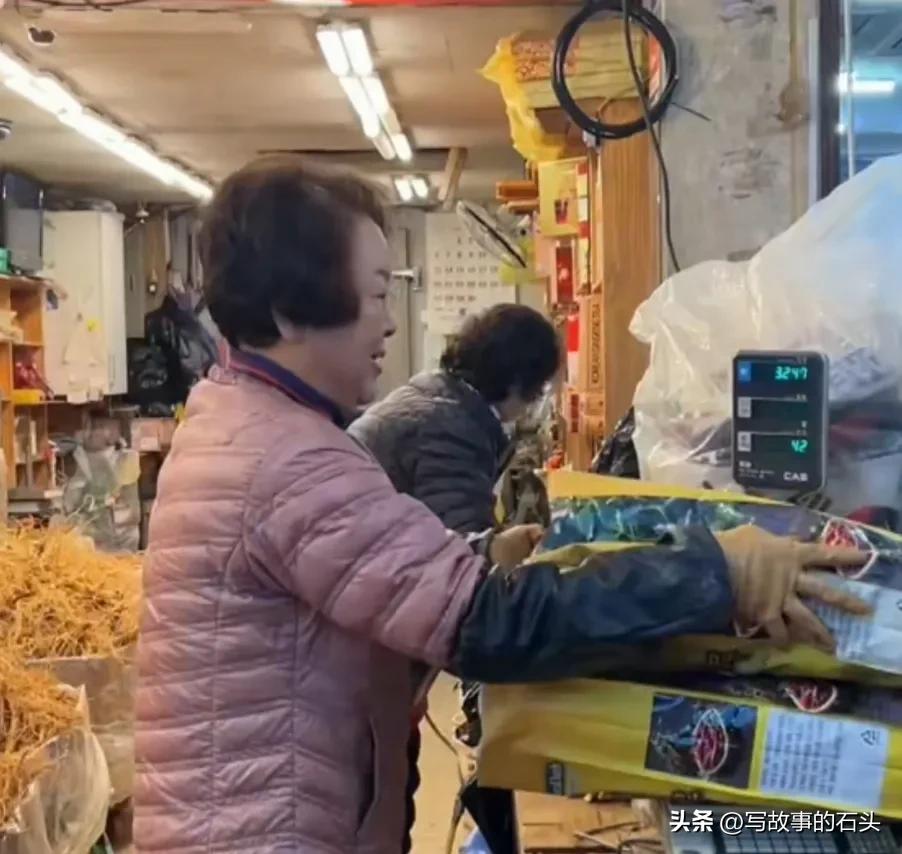 90后湖南姑娘远嫁韩国，婆婆待她如亲闺女，还跟她一起回中国过年