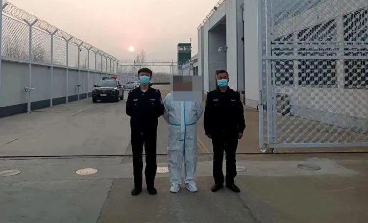 将手机卡银行卡交给别人有风险吗,手机卡和银行卡可以给他人使用吗