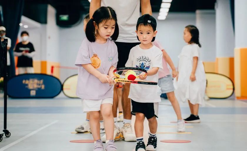 小小一只可以打网球吗？3-5岁幼儿网球启蒙课程开启宝贝们的夏天