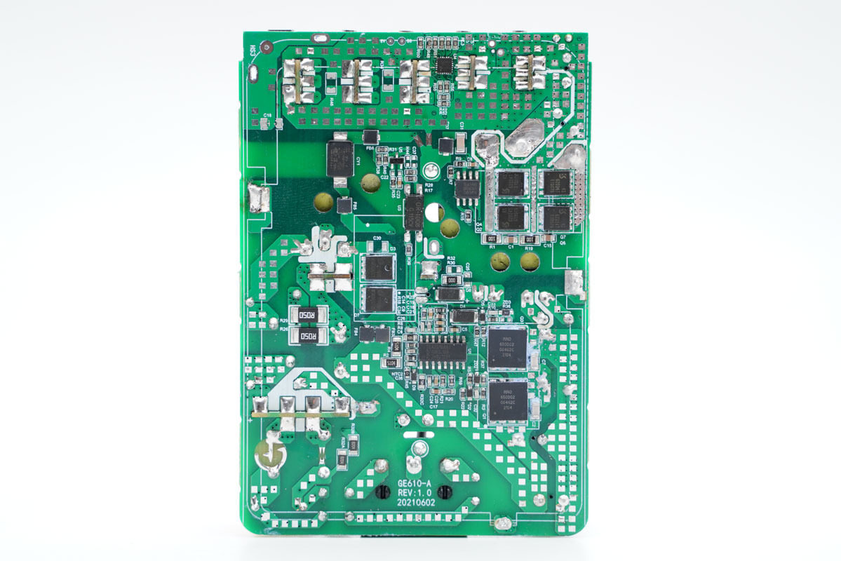 4C1A五个口，总功率达230W，华科生230W桌面充拆解