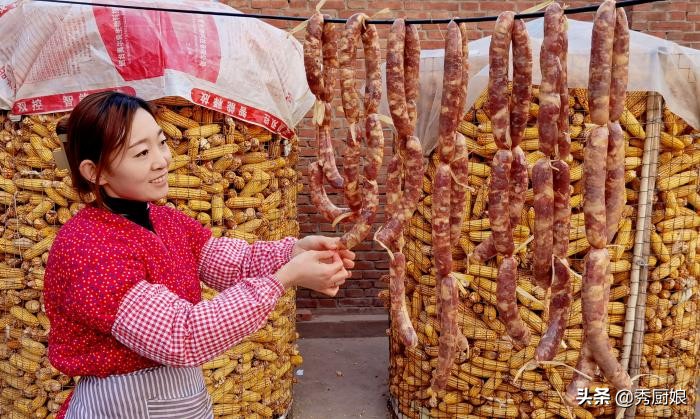 灌好的香肠怎么晒更好吃,晾好的香肠煮香肠的正确方法